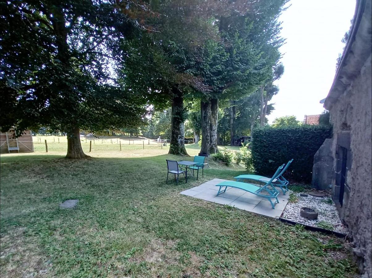 Les Gites De Recoleine Nébouzat Buitenkant foto